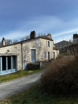 Logement dans un Hameau contre service