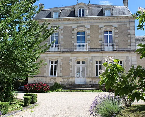 Offre de logement contre service en chambre d'hôtes