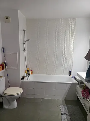 Recherche étudiante pour surveillance de nuit contre chambre