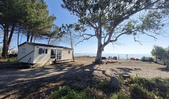 Una mane sopra spiaghja 