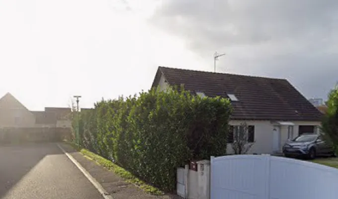 Logement contre présence et assistance