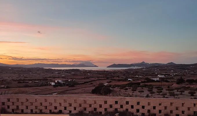 Logement contre babysitting à Milos dans les Cyclades