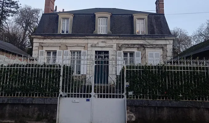 Chambre contre servicesa 2 personnes âgées 