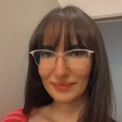 Yasmine L.