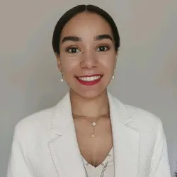 Inès M.