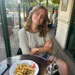 Adèle L.