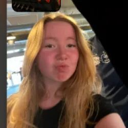 Gwenaelle L.