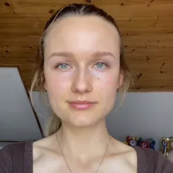 Enikő �.