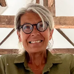 Elisabeth L.