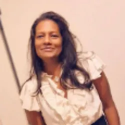 Dayanna R.
