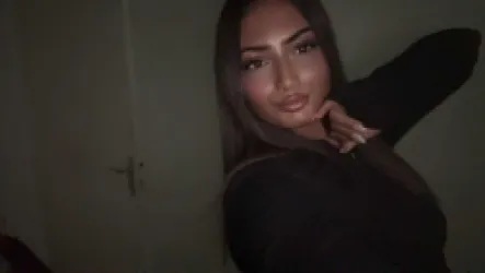 Lyna T.