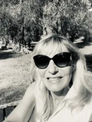 Elodie M.