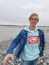 Yanis M.