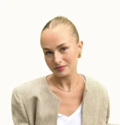 Angélina M.
