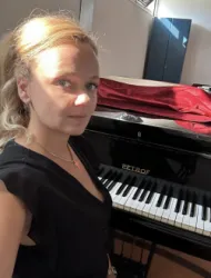 Elena G.
