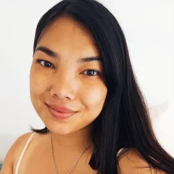 Maylis D.