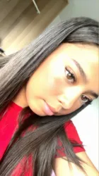 Yasmine E.