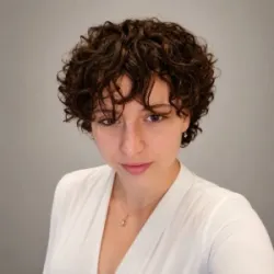 Eva L.